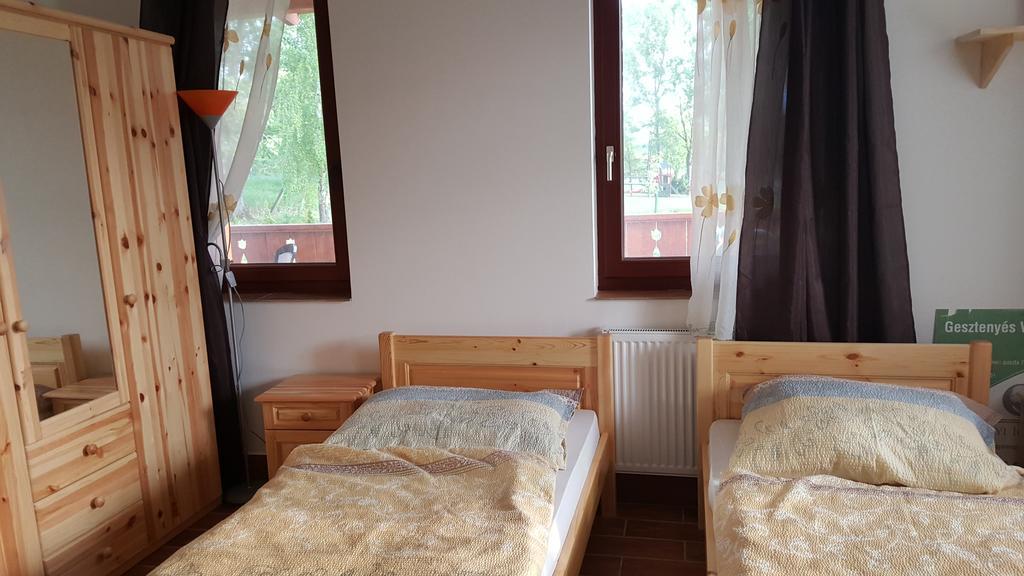 Gesztenyés Vendégház Garáb Esterno foto